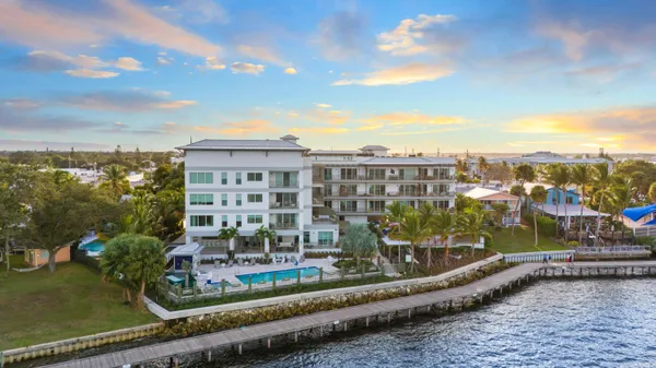 $1,295,000 | 41 Southwest Seminole Street, Unit 307, Stuart, FL 34994