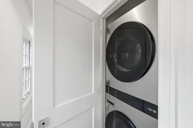 a close up view of a washer and dryer
