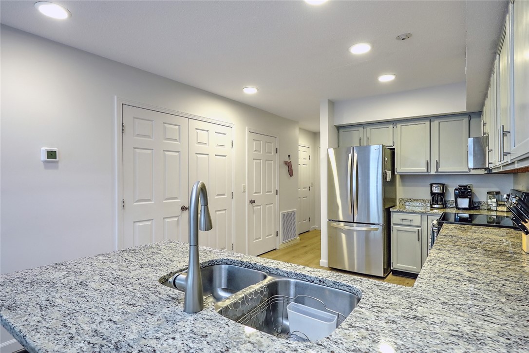 3524 West Shore Road, Unit 510 Warwick, RI 02886 - Photo 5 of 27