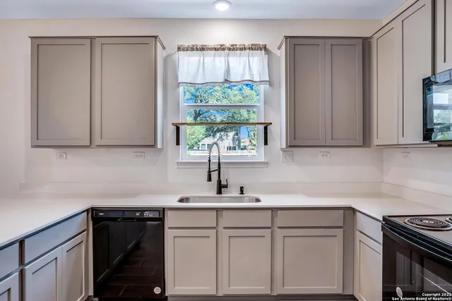 $2,000 | 7915 Bonsai Bay, San Antonio, TX 78253