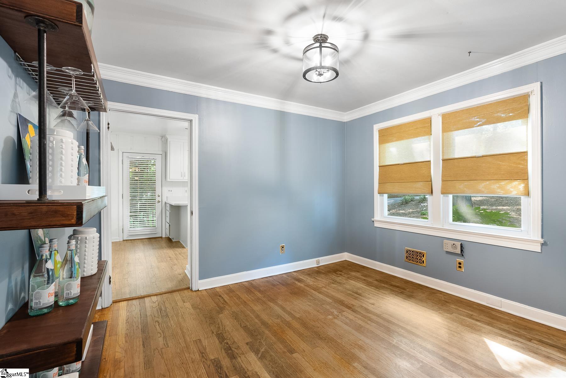 318 Robin Hood Road Greenville, SC 29607 - Photo 7 of 32