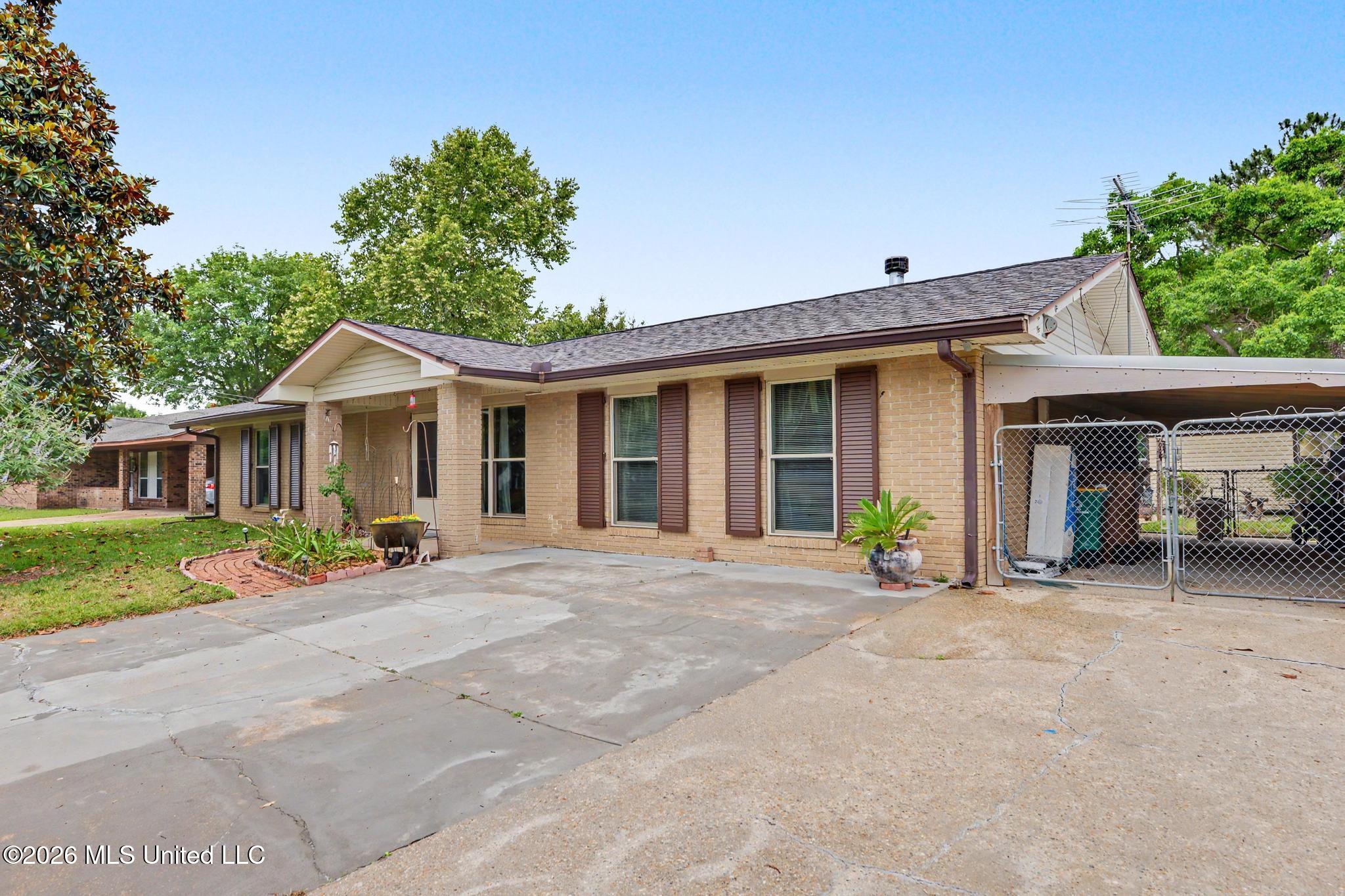 851 Rustwood Drive Biloxi, MS 39532 - Photo 2 of 23 002