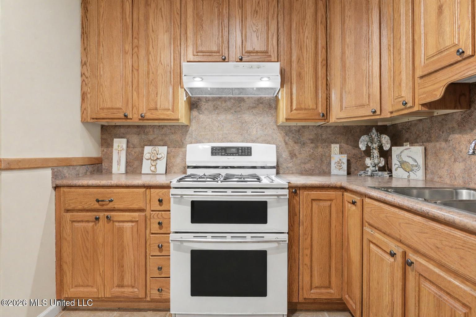 851 Rustwood Drive Biloxi, MS 39532 - Photo 8 of 23 008