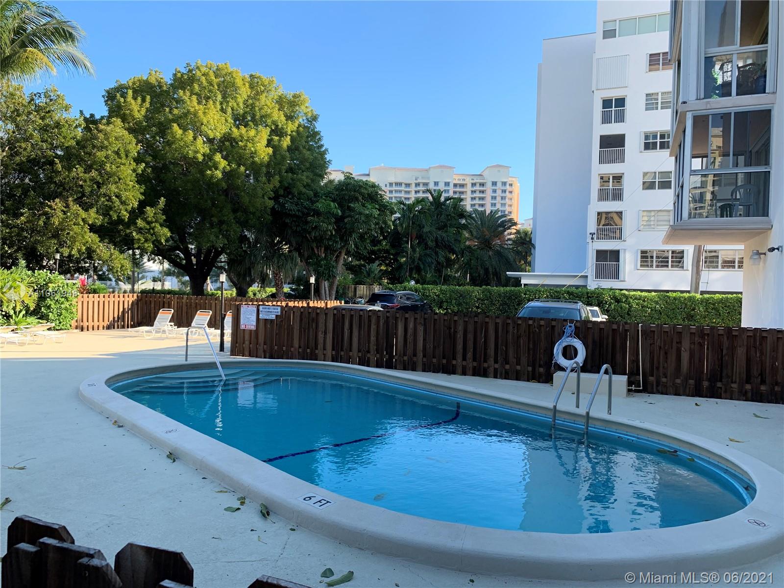 550 Ocean Drive, Unit 2D Key Biscayne, FL 33149 - Photo 12 of 14