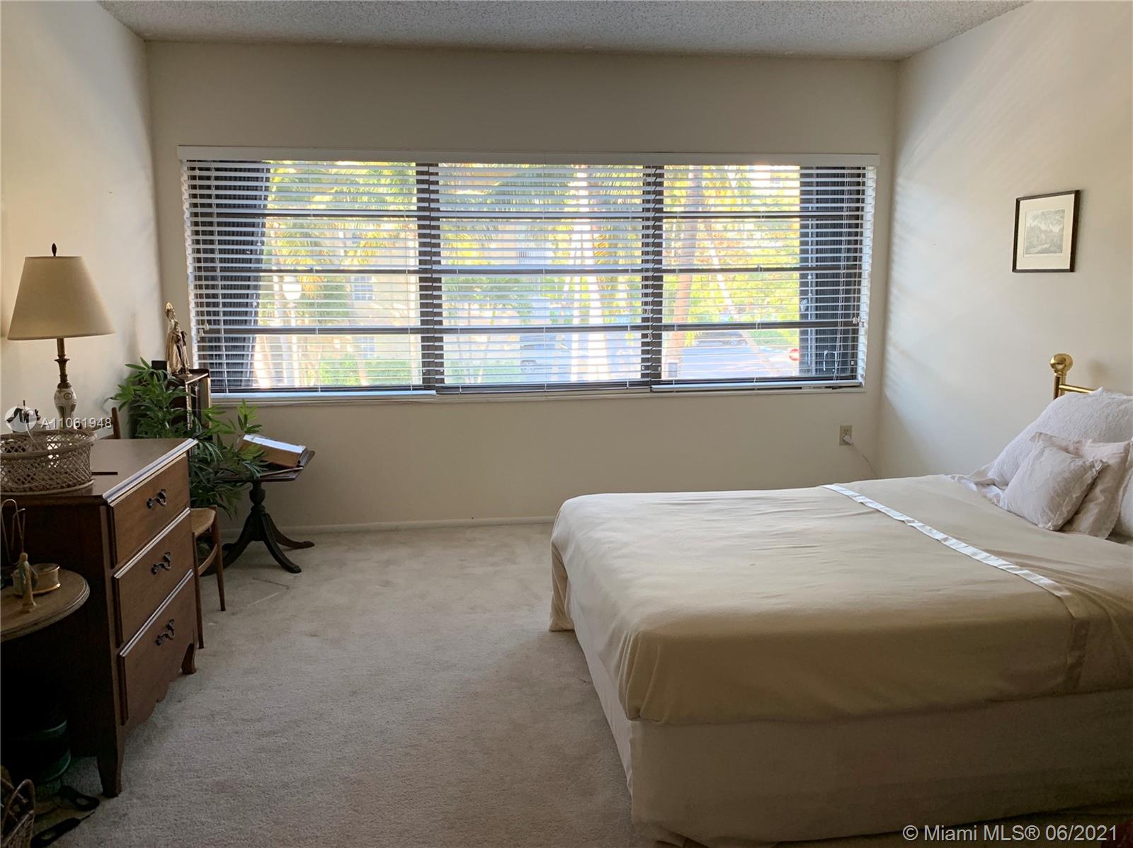 550 Ocean Drive, Unit 2D Key Biscayne, FL 33149 - Photo 4 of 14