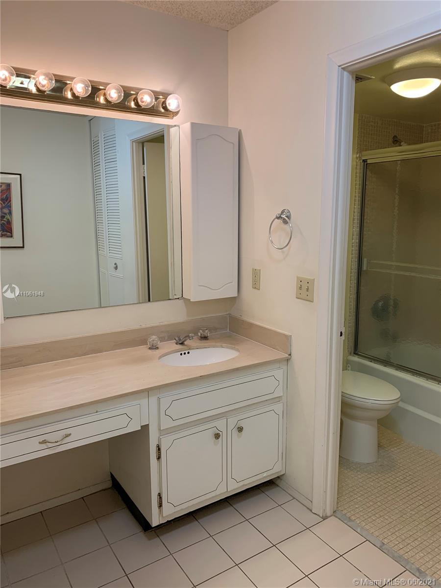 550 Ocean Drive, Unit 2D Key Biscayne, FL 33149 - Photo 6 of 14