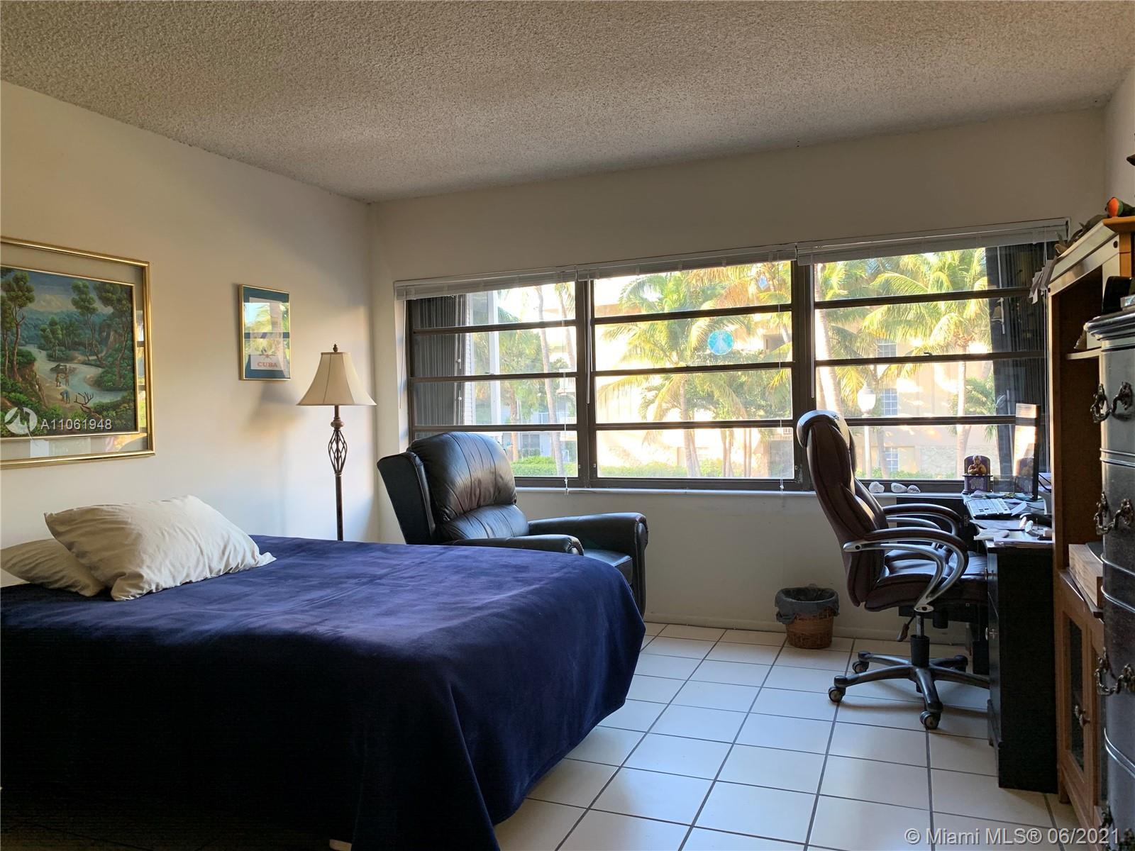 550 Ocean Drive, Unit 2D Key Biscayne, FL 33149 - Photo 7 of 14