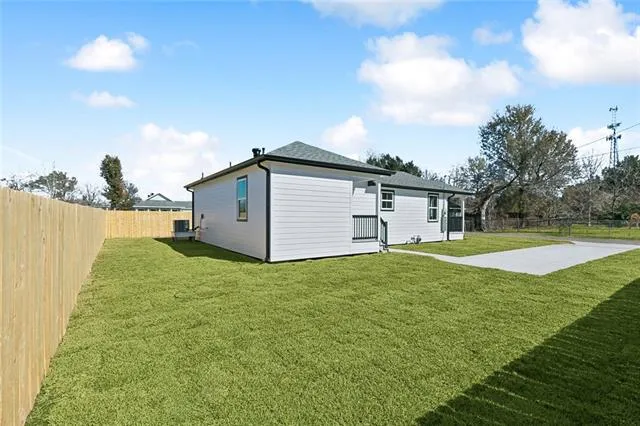 $285,000 | 587 West Easy Street, Destrehan, LA 70047