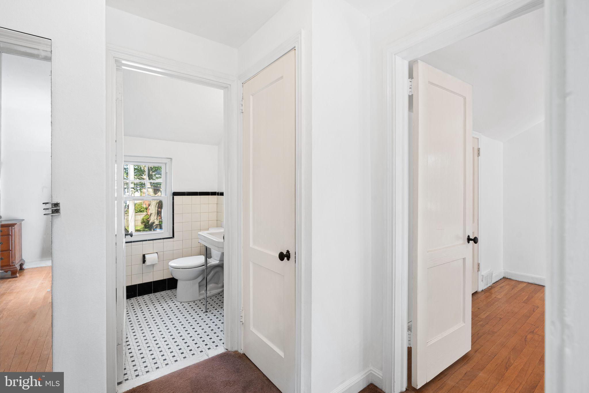 142 Rambling Way Springfield, PA 19064 - Photo 20 of 33 a bathroom with a toilet and a shower