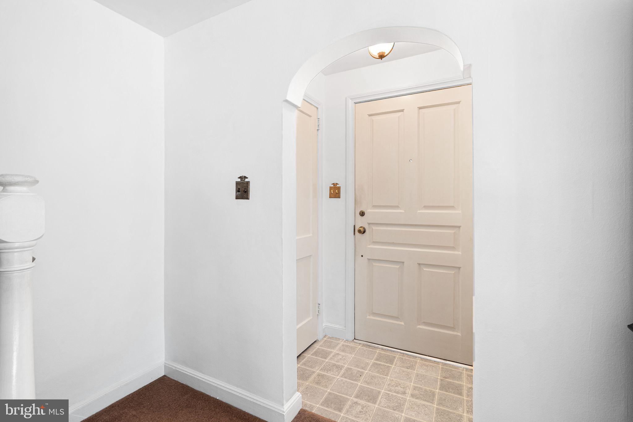142 Rambling Way Springfield, PA 19064 - Photo 4 of 33 a view of hallway with closet