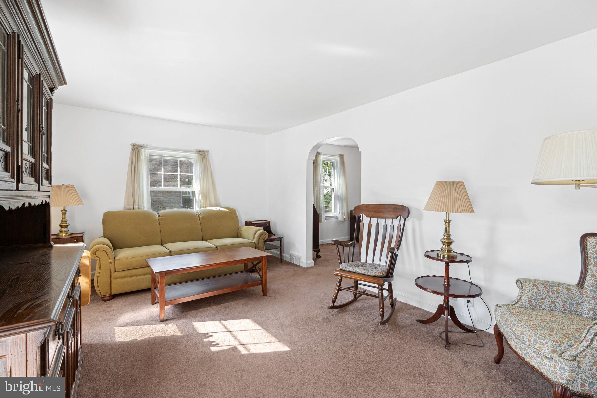 142 Rambling Way Springfield, PA 19064 - Photo 5 of 33 a living room with furniture and a lamp