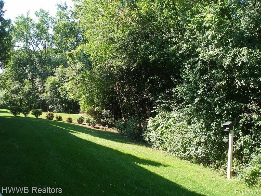 3772 Windingbrook Circle, Unit 16 Rochester Hills, MI 48309 - Photo 40 of 41