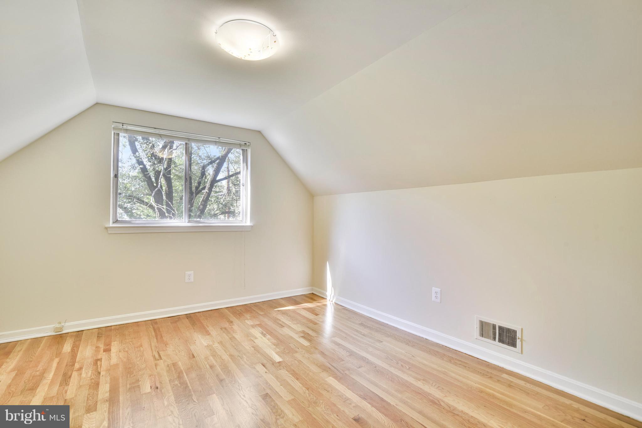 8119 Edmonton Court Springfield, VA 22152 - Photo 21 of 30 Bedroom