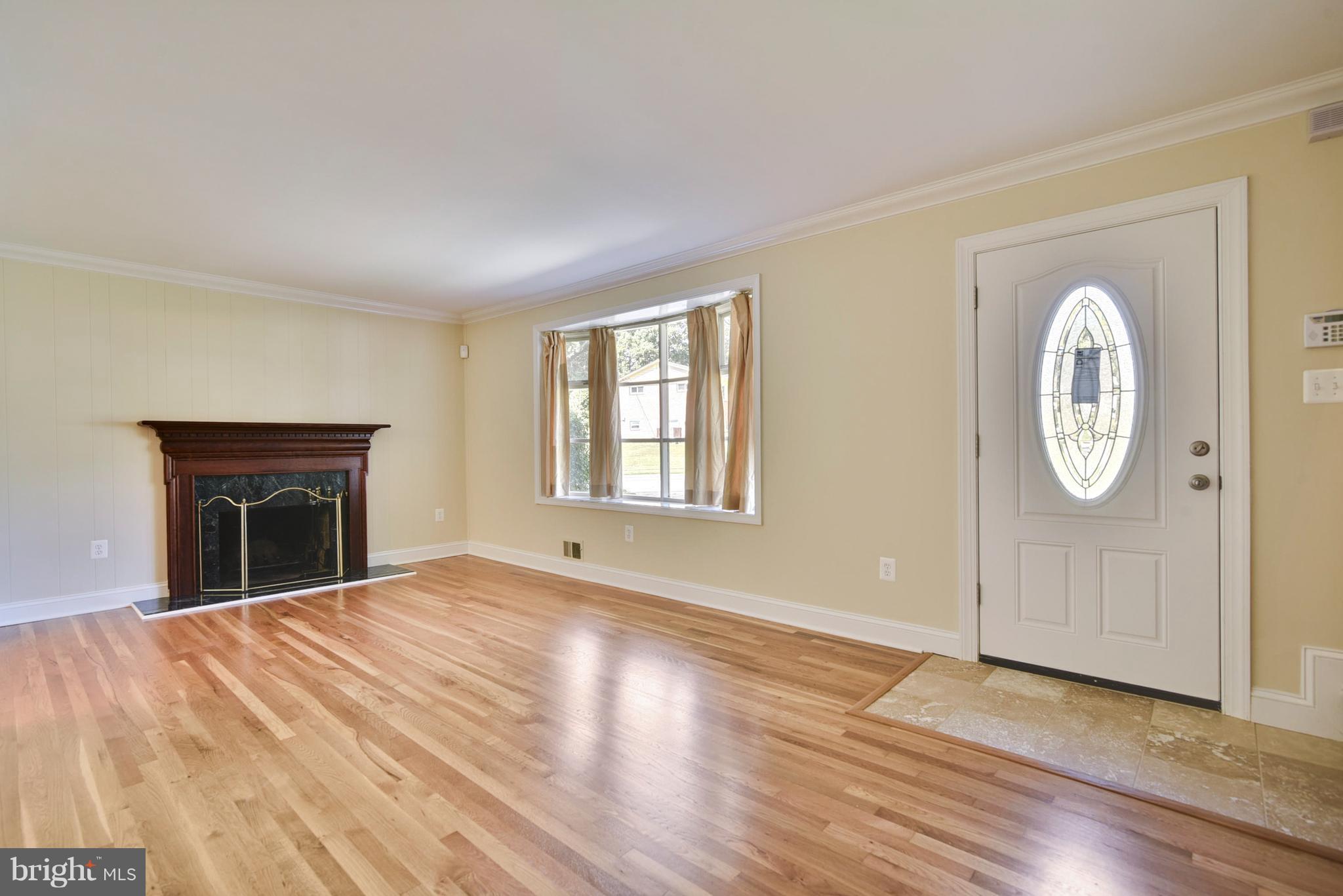 8119 Edmonton Court Springfield, VA 22152 - Photo 10 of 30 Living Room