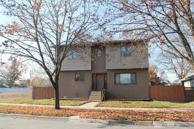 $299,900 | 2027 Charles Street, La Crosse, WI 54603