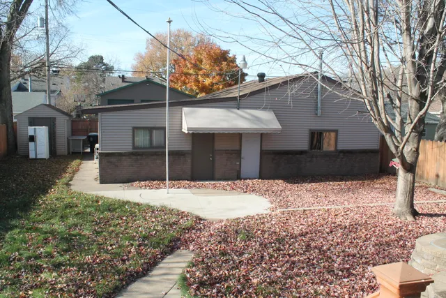 $299,900 | 2027 Charles Street, La Crosse, WI 54603