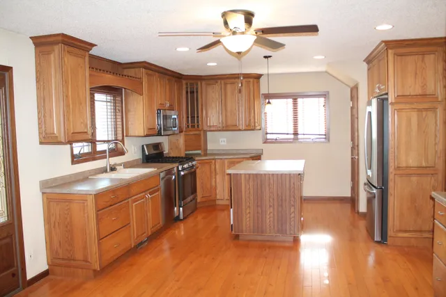 $299,900 | 2027 Charles Street, La Crosse, WI 54603