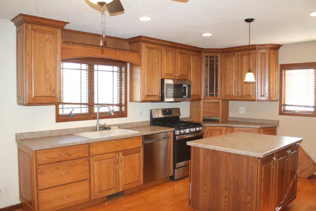 $299,900 | 2027 Charles Street, La Crosse, WI 54603