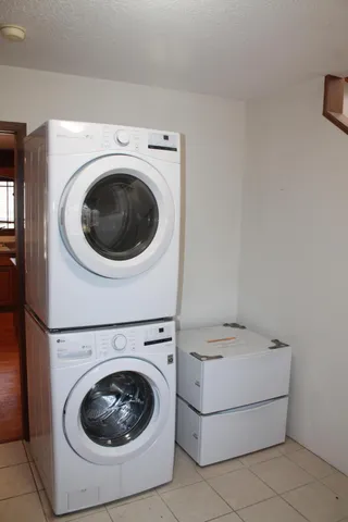 $299,900 | 2027 Charles Street, La Crosse, WI 54603