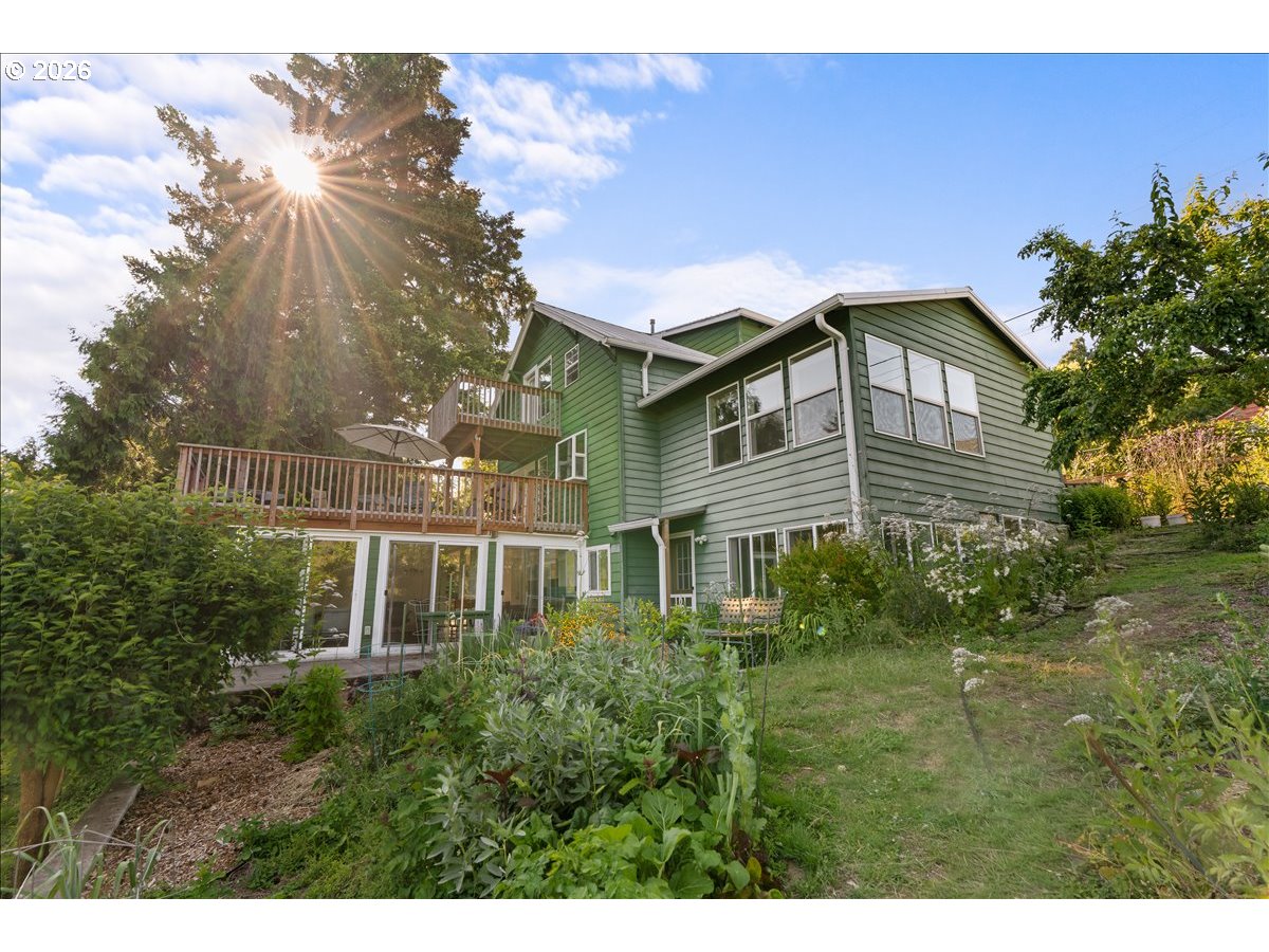 772 Division Street Oregon City, OR 97045 - Photo 1 of 47 a front view of a house with a yard