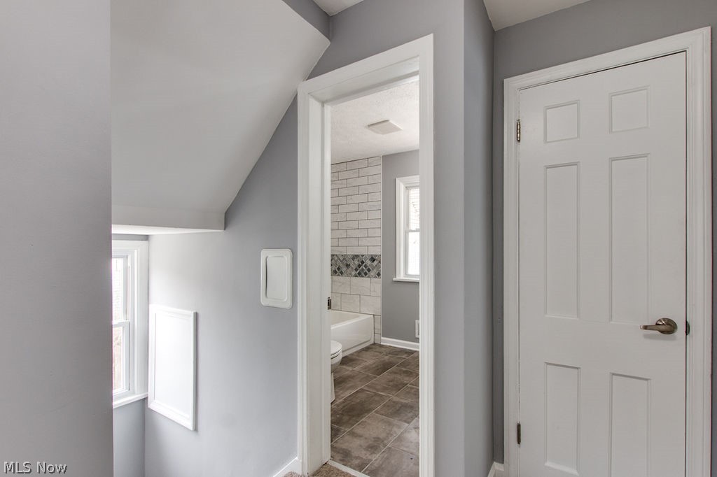 1520 Commodore Road Cleveland, OH 44124 - Photo 25 of 33