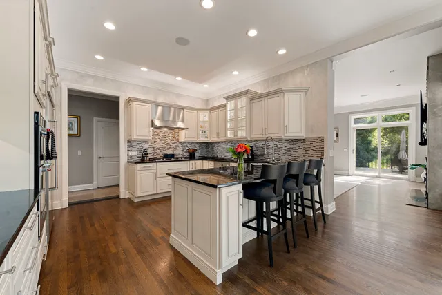 $2,500,000 | 950 Gage Lane, Lake Forest, IL 60045