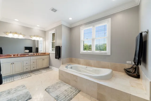 $2,500,000 | 950 Gage Lane, Lake Forest, IL 60045