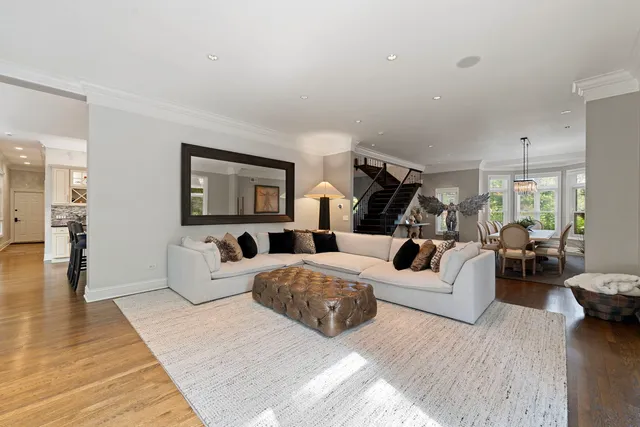 $2,500,000 | 950 Gage Lane, Lake Forest, IL 60045