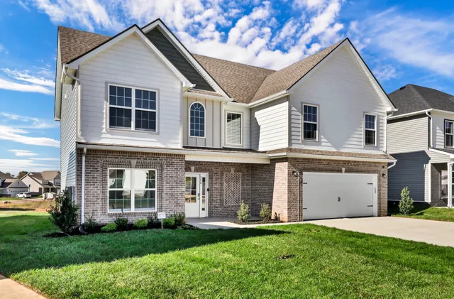 $449,900 | 370 Kingland Lane, Clarksville, TN 37043