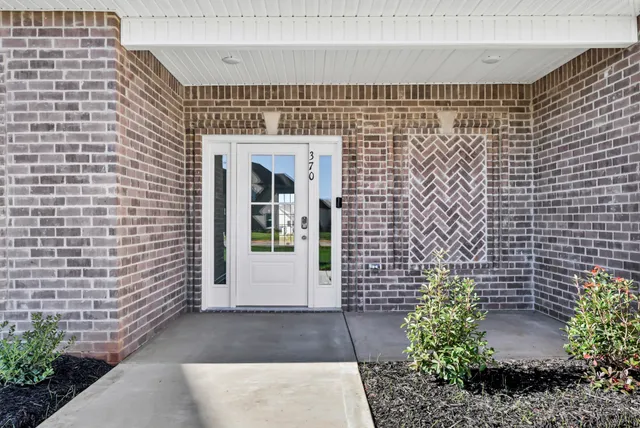 $449,900 | 370 Kingland Lane, Clarksville, TN 37043