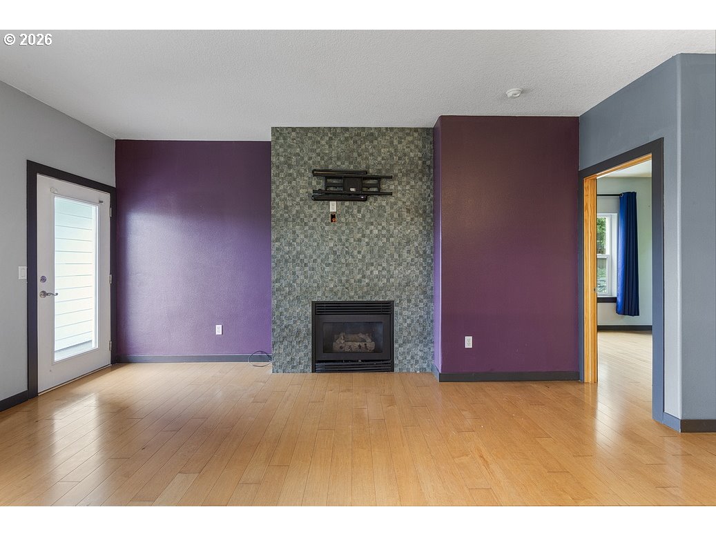 622 South Nevada Street, Unit D Portland, OR 97219 - Photo 15 of 37 a living room with a fireplace