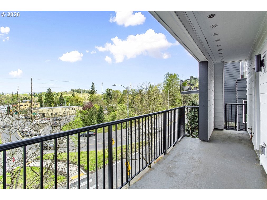 622 South Nevada Street, Unit D Portland, OR 97219 - Photo 7 of 37 a view of balcony