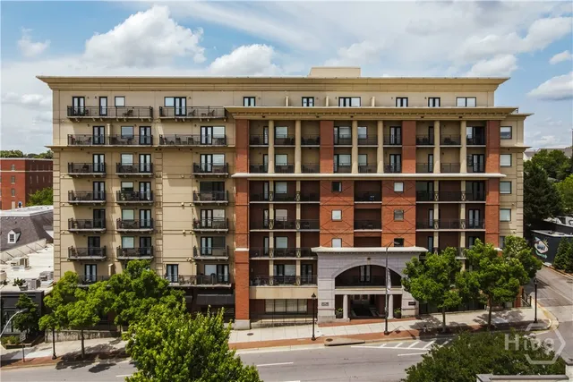 $950,000 | 250 West Broad Street, Unit 811, Athens, GA 30601
