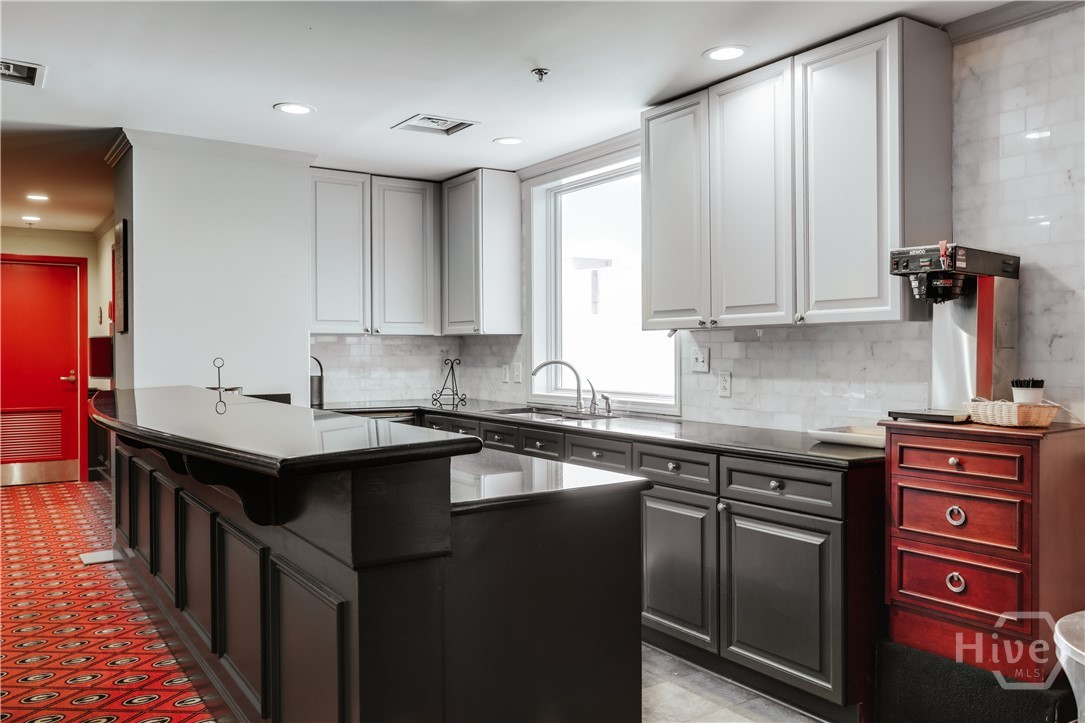 250 West Broad Street, Unit 811 Athens, GA 30601 - Photo 27 of 33