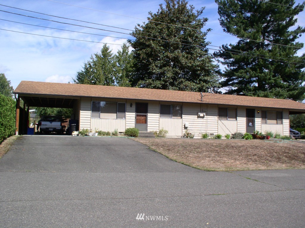 24302 Carter Road Bothell, WA 98021 - Photo 1 of 10 a front view of a house with a garden