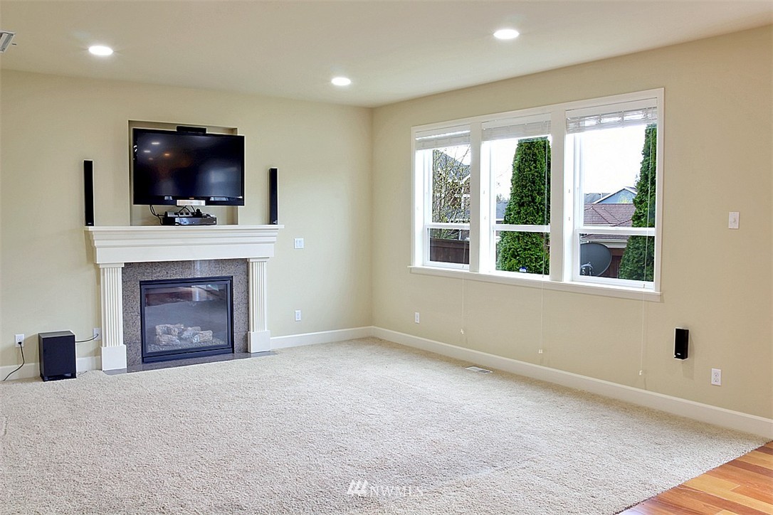 6747 Southeast 2nd Street Renton, WA 98059 - Photo 3 of 21