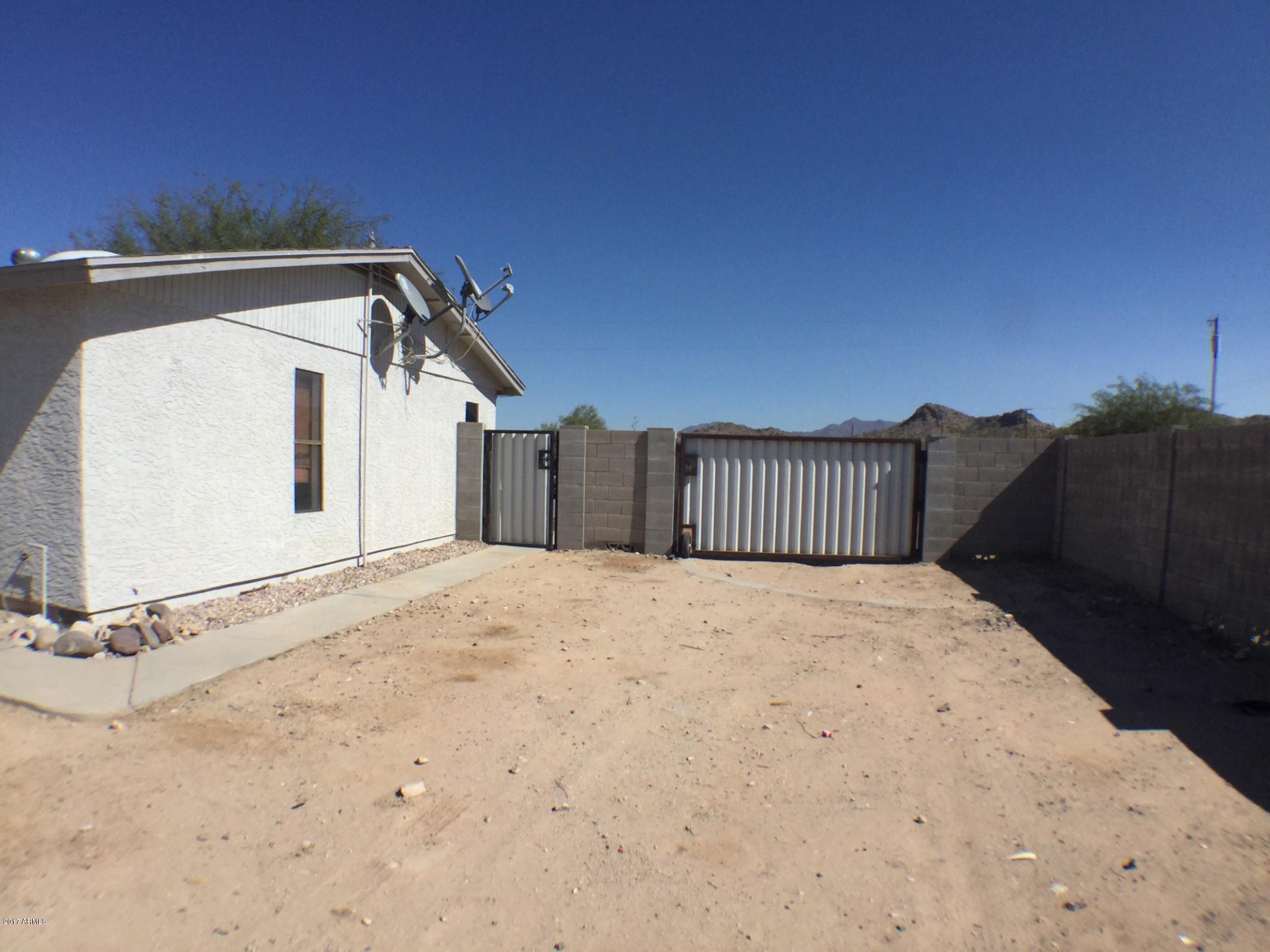 13816 South Kiva Road Buckeye, AZ 85326 - Photo 30 of 31 side yard