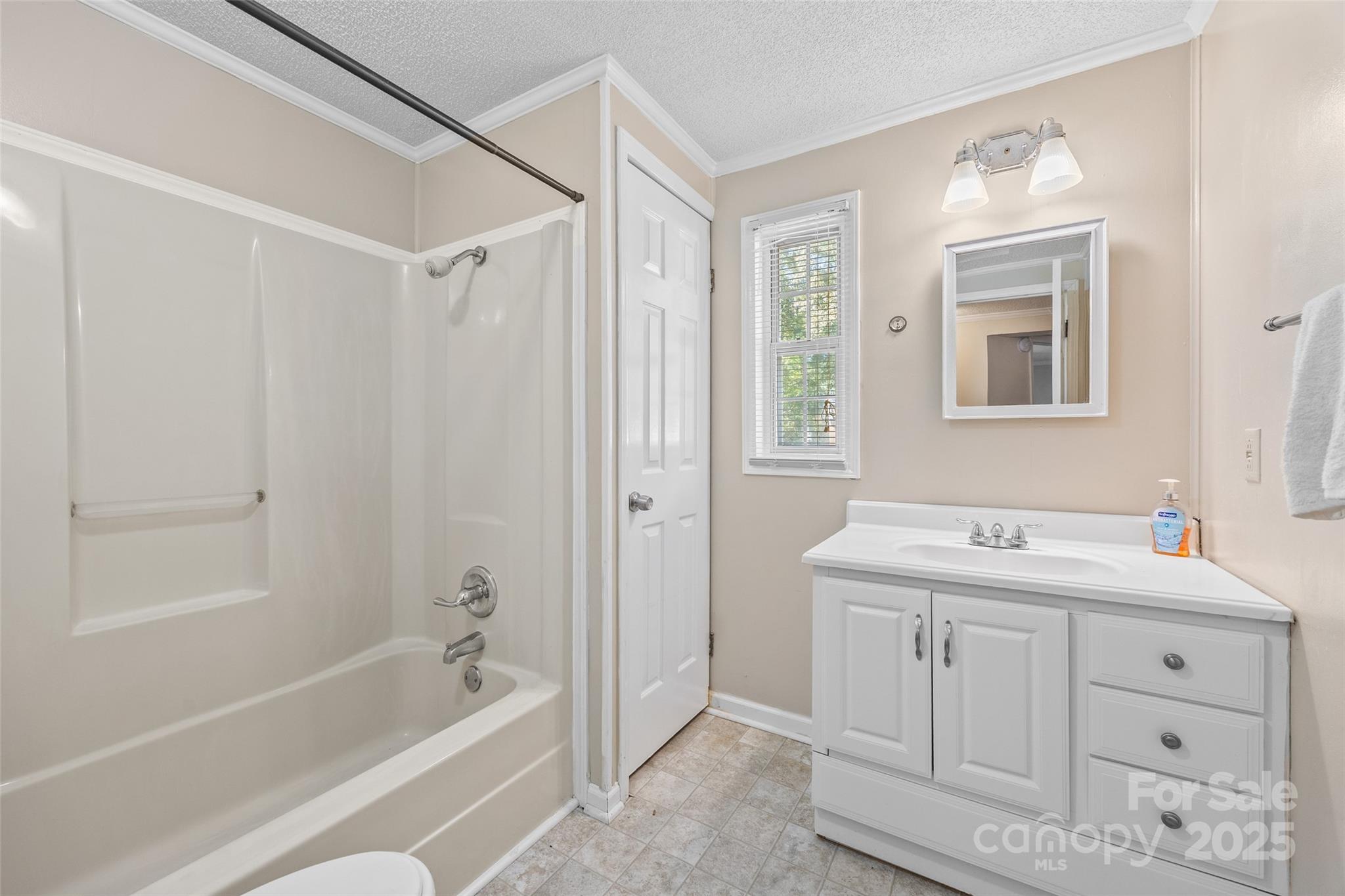 4640 Mel Nunnery Road Fort Lawn, SC 29714 - Photo 22 of 37 a bathroom with a tub sink and mirror