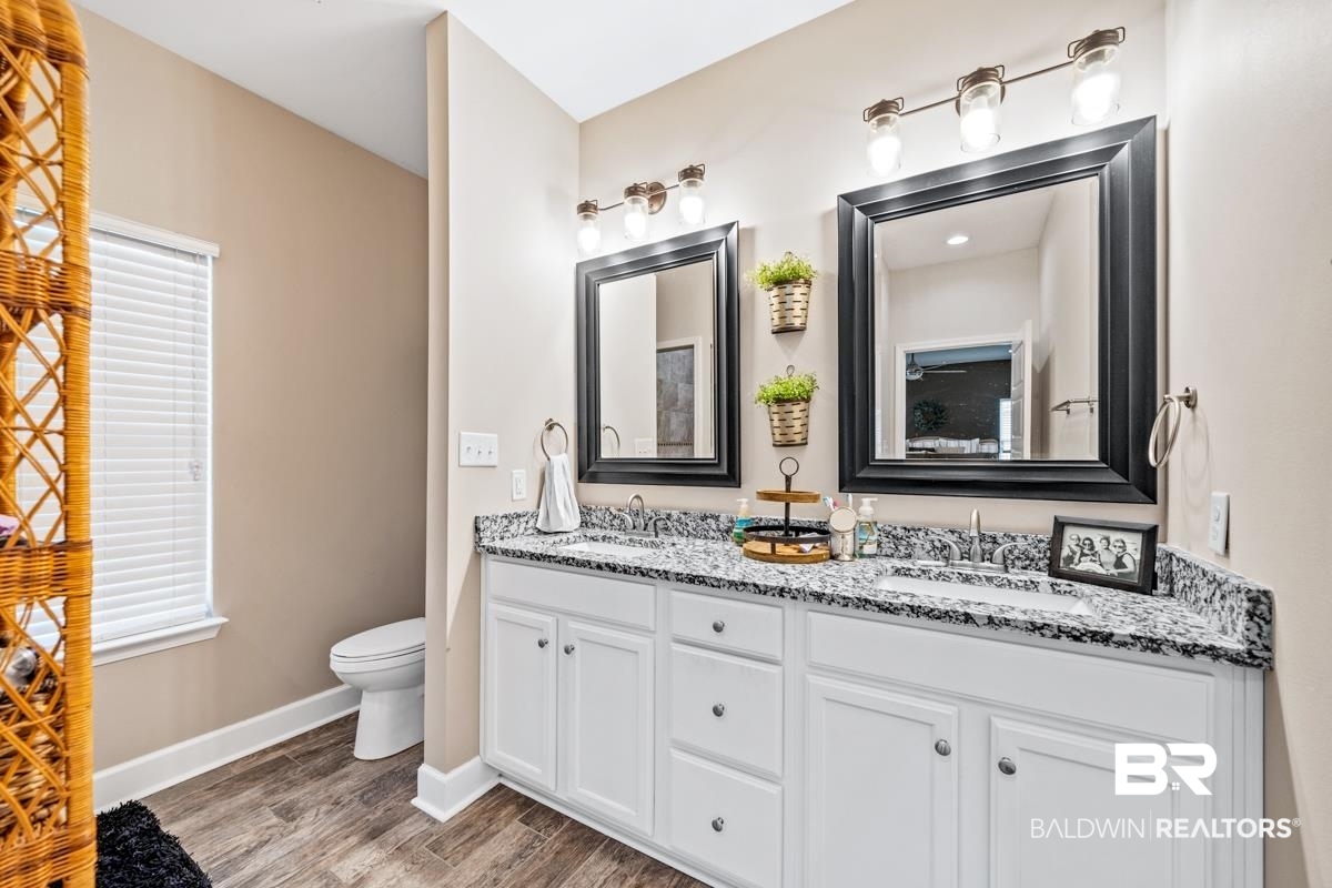 5204 Pine Road Orange Beach, AL 36561 - Photo 11 of 28 Master bath