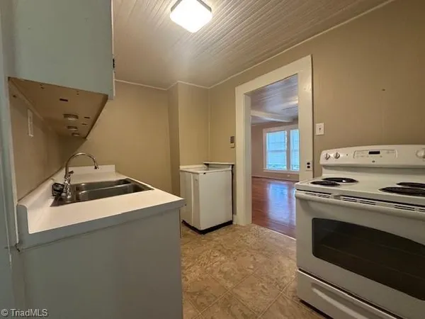 $1,050 | 2720 Gwaltney Road, Greensboro, NC 27407