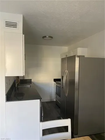 $2,800 | 4617 Bayshore Drive, Unit H1, Naples, FL 34112