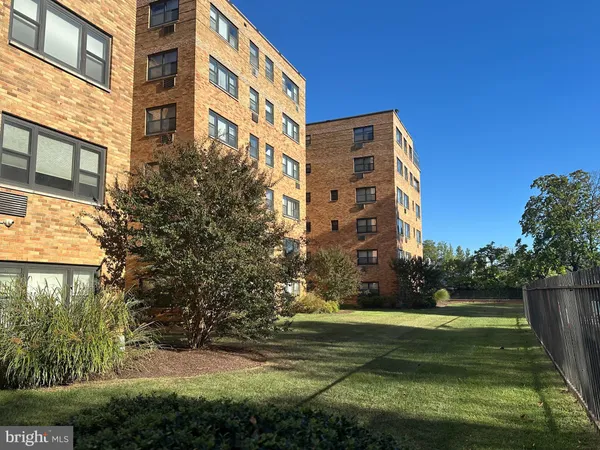 $2,300 | 40 Old Lancaster Road, Unit 205, Merion Station, PA 19066
