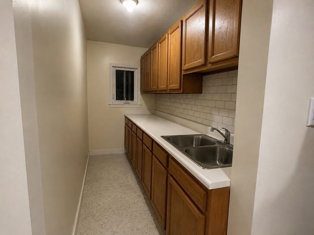 30 Ekman Street, Unit 3 Worcester, MA 01607 - Photo 5 of 11