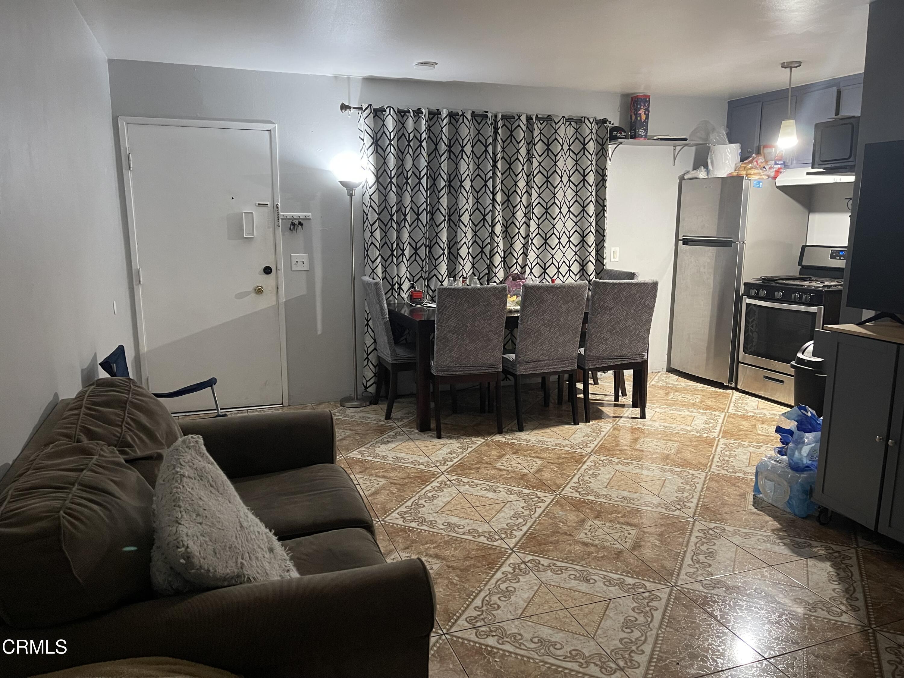 1925 Ginger Street, Unit 102 Oxnard, CA 93036 - Photo 5 of 10 Livingroom - kitchen View