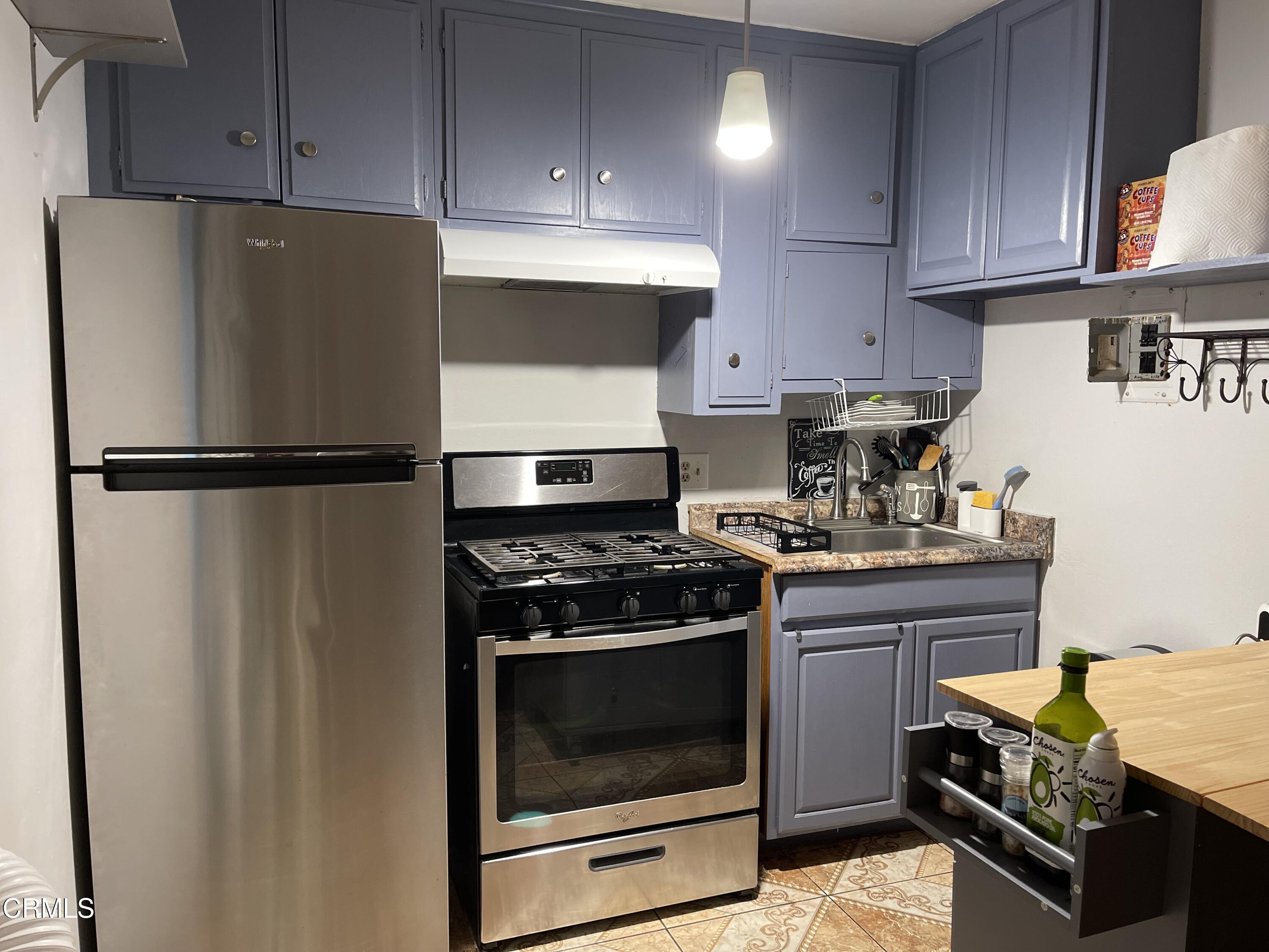 1925 Ginger Street, Unit 102 Oxnard, CA 93036 - Photo 7 of 10 Kitchen full view