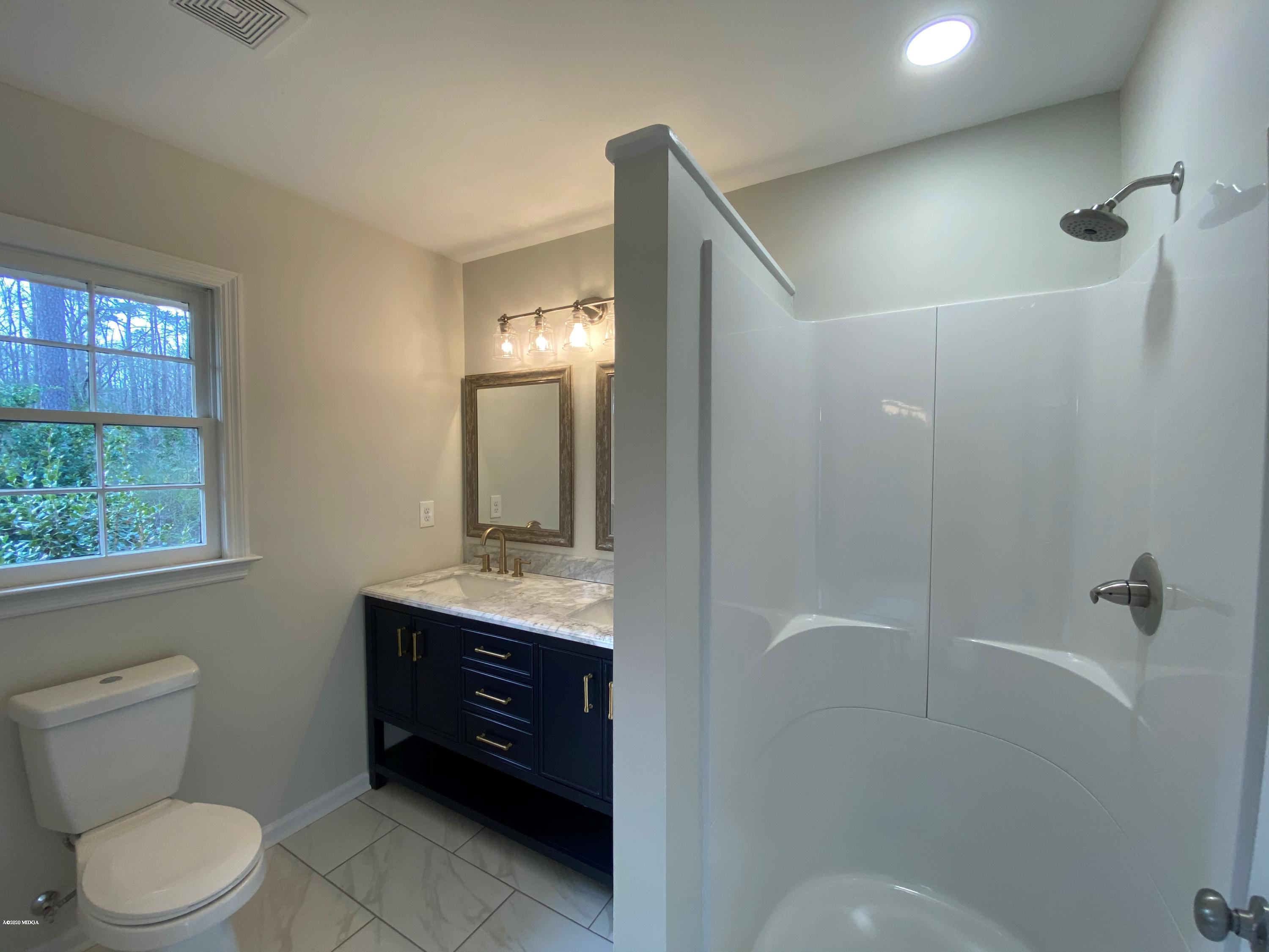 2021 Graham Road Macon, GA 31211 - Photo 14 of 16 Master bath