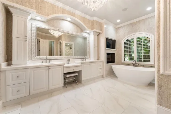 a view of walk in closet