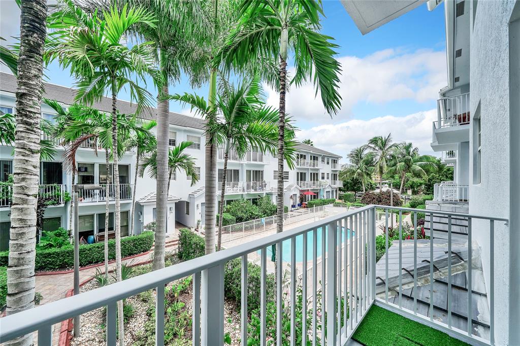 2725 Northeast 8th Avenue, Unit 113 Wilton Manors, FL 33334 - Photo 28 of 72 a view of a street from a balcony