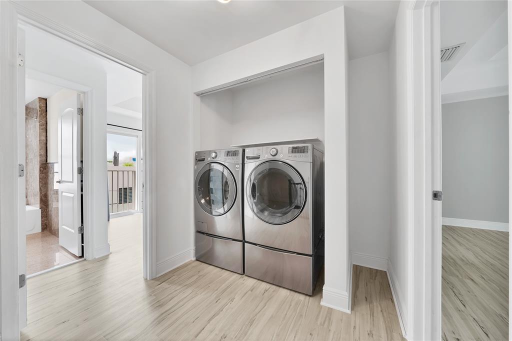 2725 Northeast 8th Avenue, Unit 113 Wilton Manors, FL 33334 - Photo 34 of 72 a utility room with washer and dryer