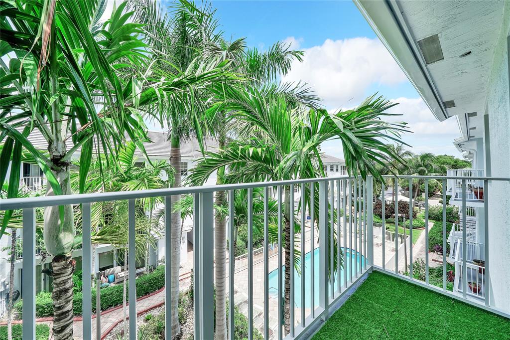 2725 Northeast 8th Avenue, Unit 113 Wilton Manors, FL 33334 - Photo 48 of 72 a view of a balcony